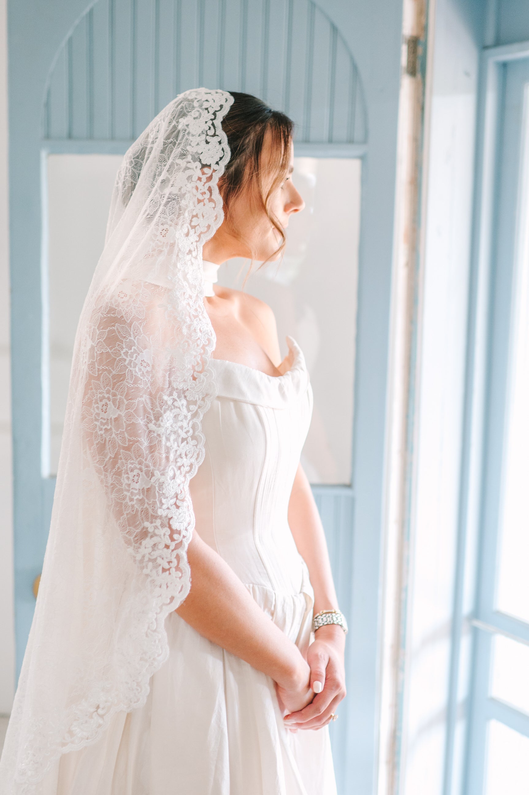New Mexico bride in drop waist gown and mantilla fingertip lace veil and neck scarf