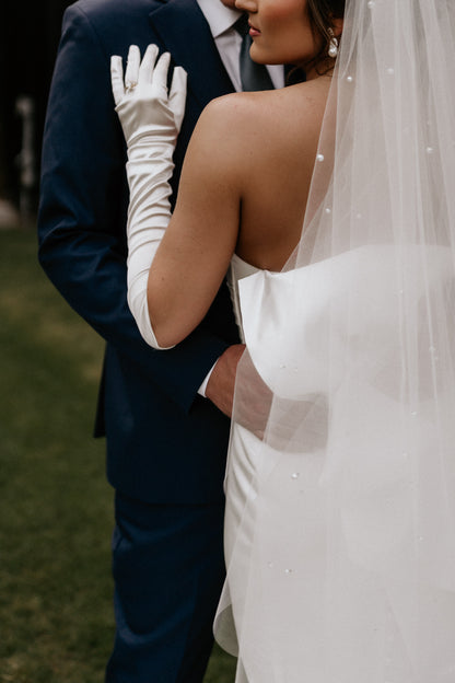 glam bide in pearl veil and satin gloves and strapless old Hollywood style vintage gown
