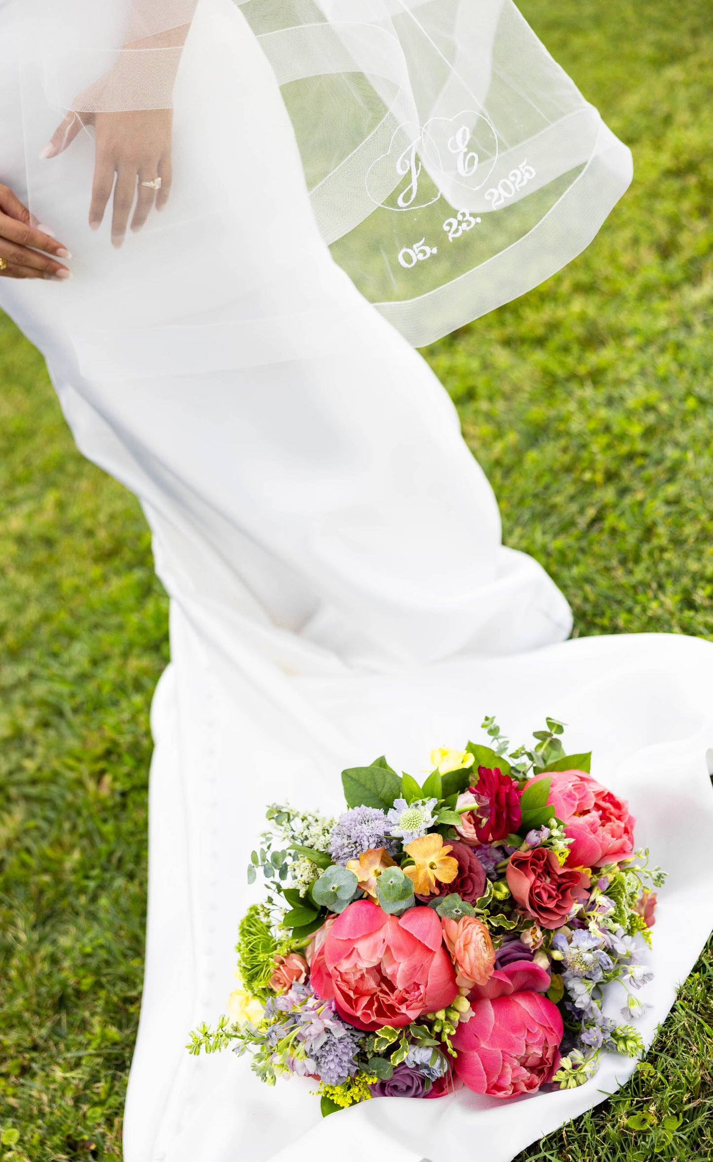 personalized engaged couple monogram embroider on wedding veil with interlocking heart design and date