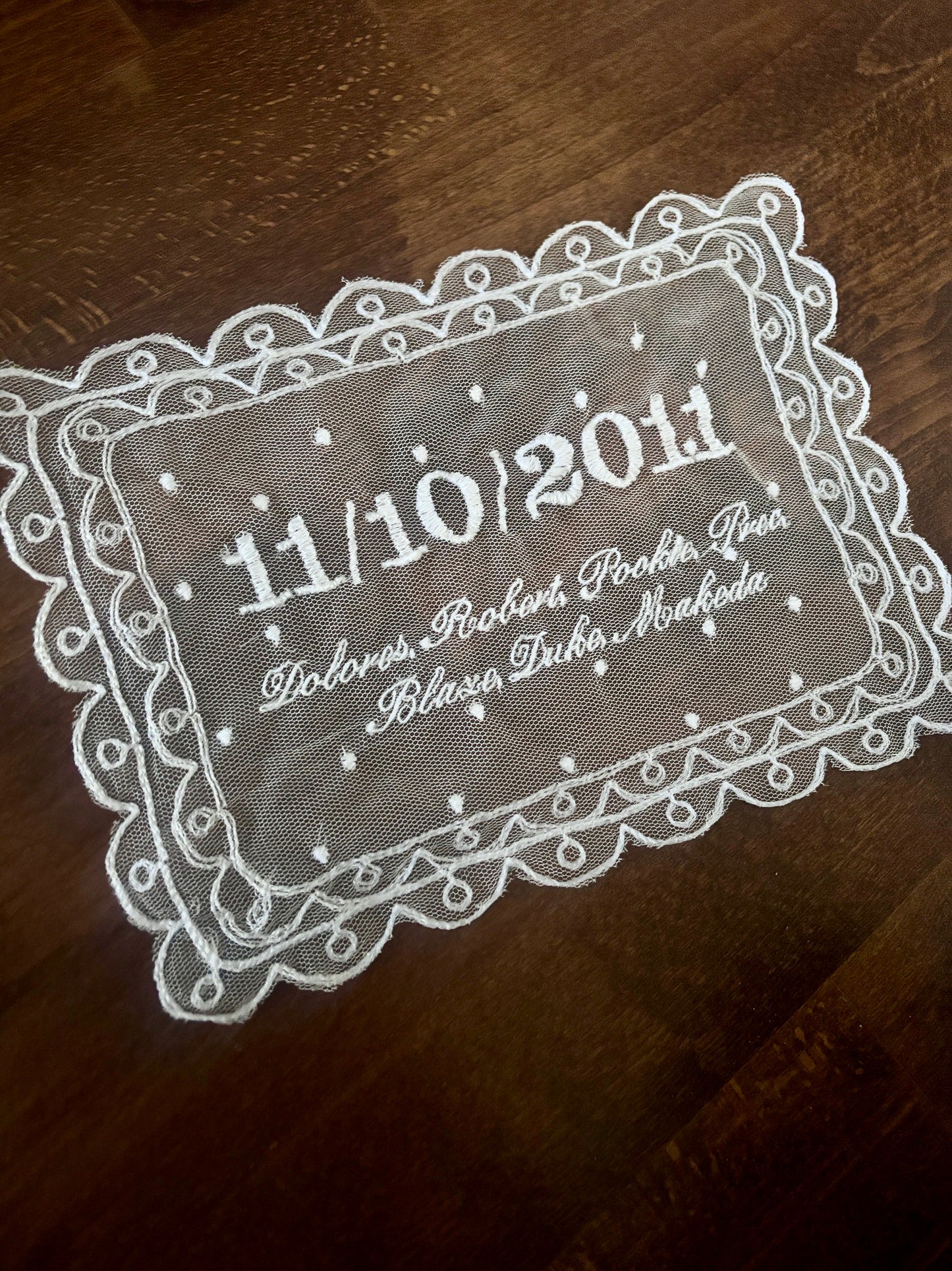 wedding handkerchief in lace with embroidery on tulle