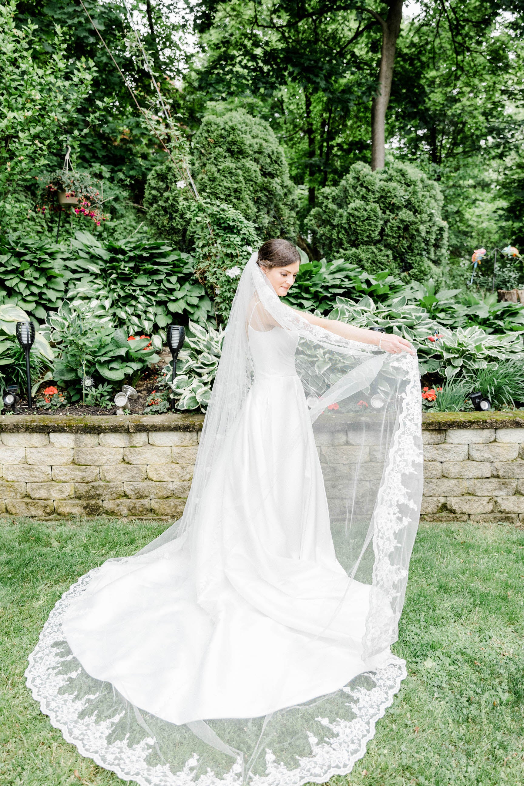 chinese dress ladies Designer Flower Lace Plunging Modern Nude Watteau Train Wedding Dress main image 0